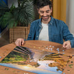 Stairway to Camilo Beach - Puzzel 1000 stukjes - Ravensburger 12001761, man is de puzzel aan het leggen