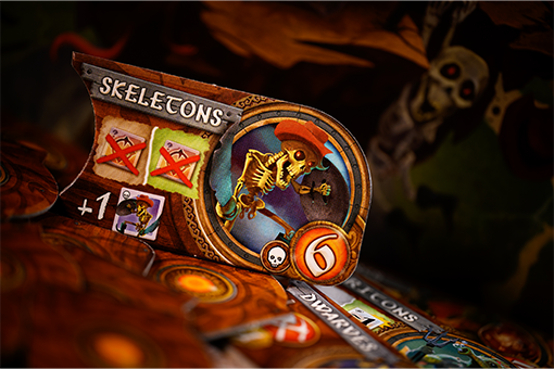 Spelfiche met een skeletillustratie uit Small World