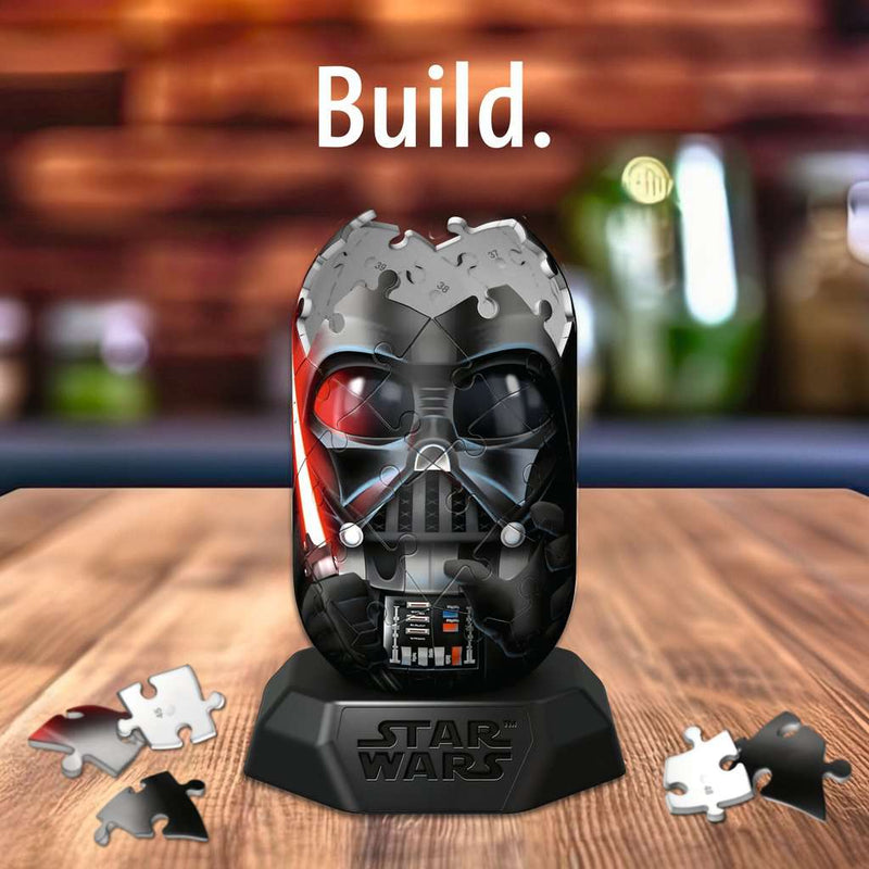 Half opgebouwde Darth Vader 3D puzzel op houten tafel – Ravensburger Hylkies