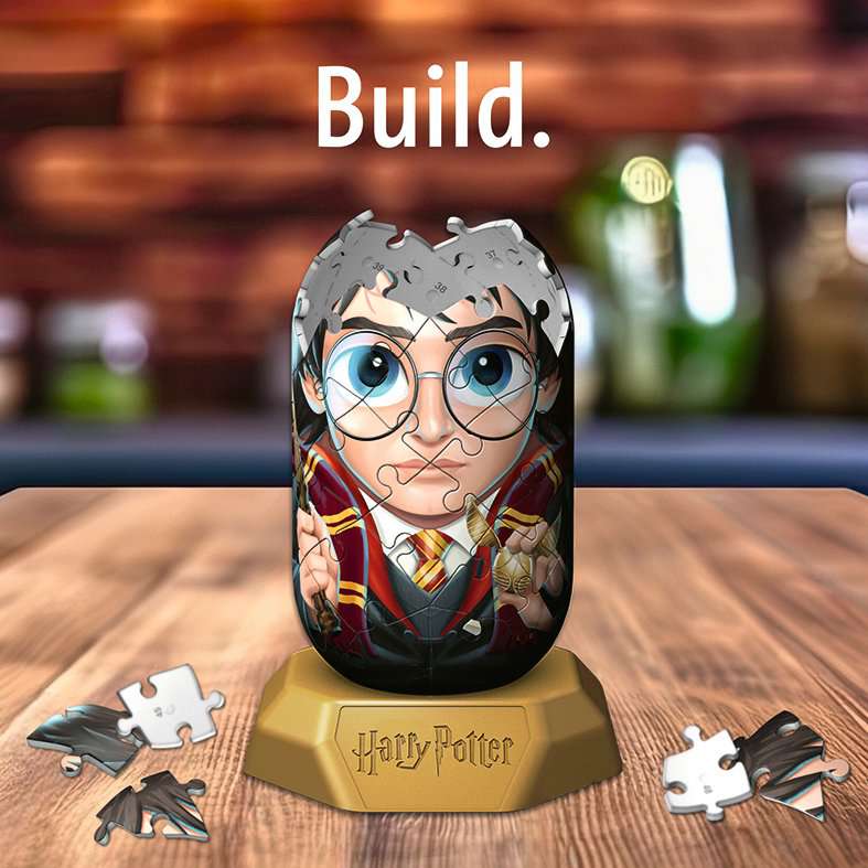 Semi-opgebouwde Harry Potter 3D puzzel op houten tafel