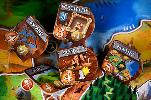 Gedetailleerde illustraties van ras- en krachtfiches uit het spel