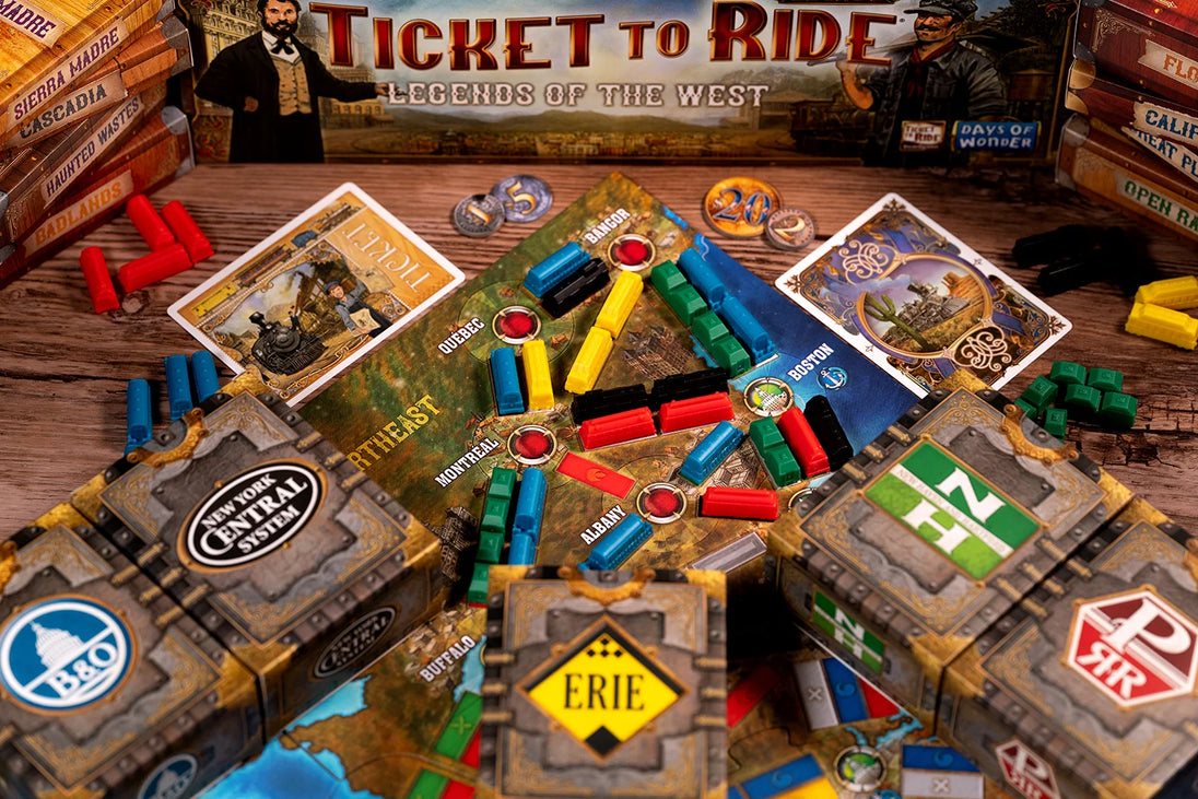 Detailfoto van de spelonderdelen van Ticket to Ride Legacy