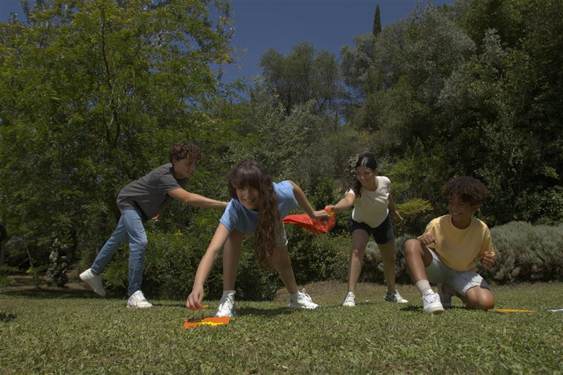 Jungle Speed Giant - buitenspel van Zygomatic, buiten aan het spelen