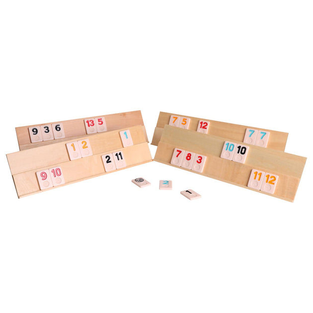 Rummikub tegels op houten houders