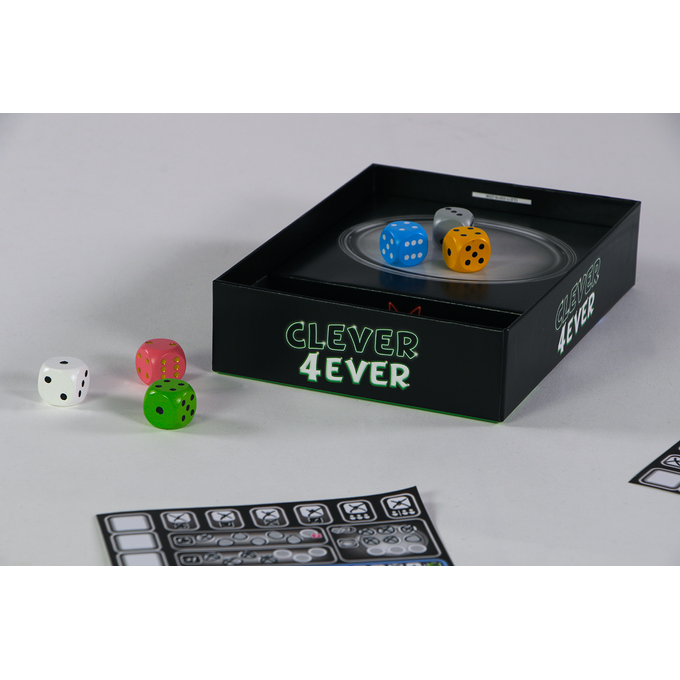 Scorevellen en gekleurde dobbelstenen van Clever 4Ever, vooraanzicht