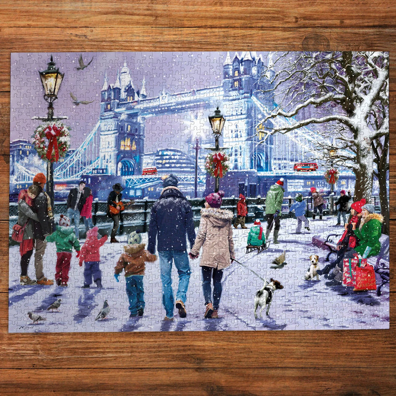 Tower Bridge at Christmas - Puzzel 1000 stukjes - Gibsons G6480, gelegde puzzel op tafel