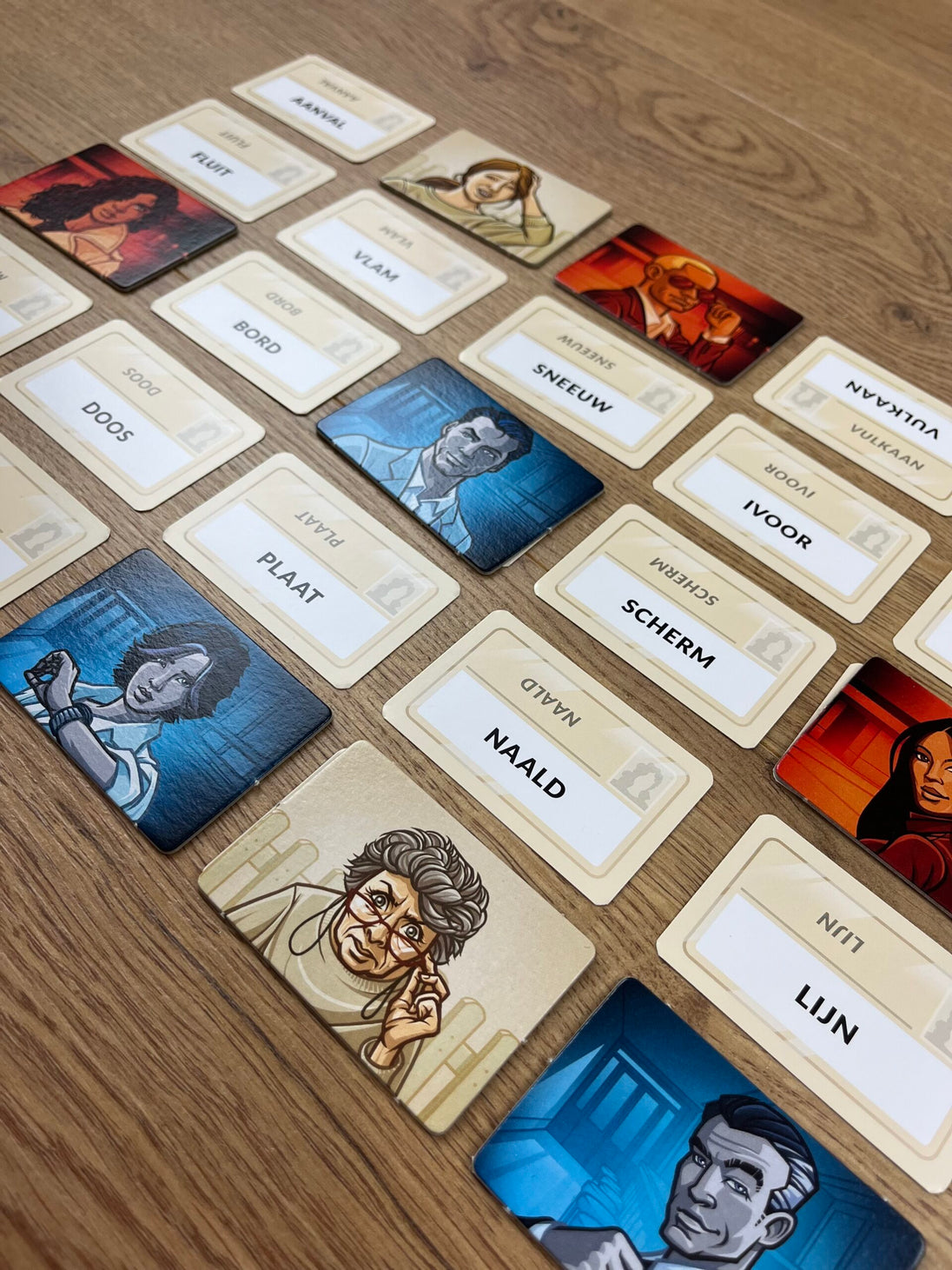 Codenames - Vernieuwde editie - Partyspel van White Goblin Games, kaarten