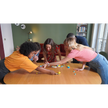 RANDOM TALENTS - Partyspel van 999 Games, samen aan het spelen