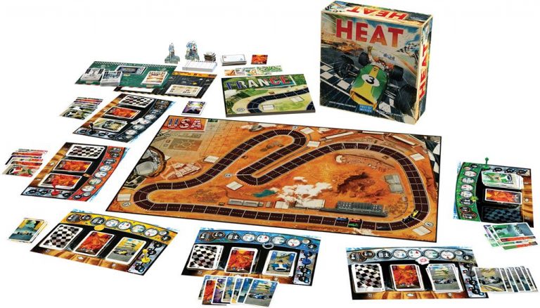 Speelstukken van Heat uitgespreid met doos op de achtergrond
