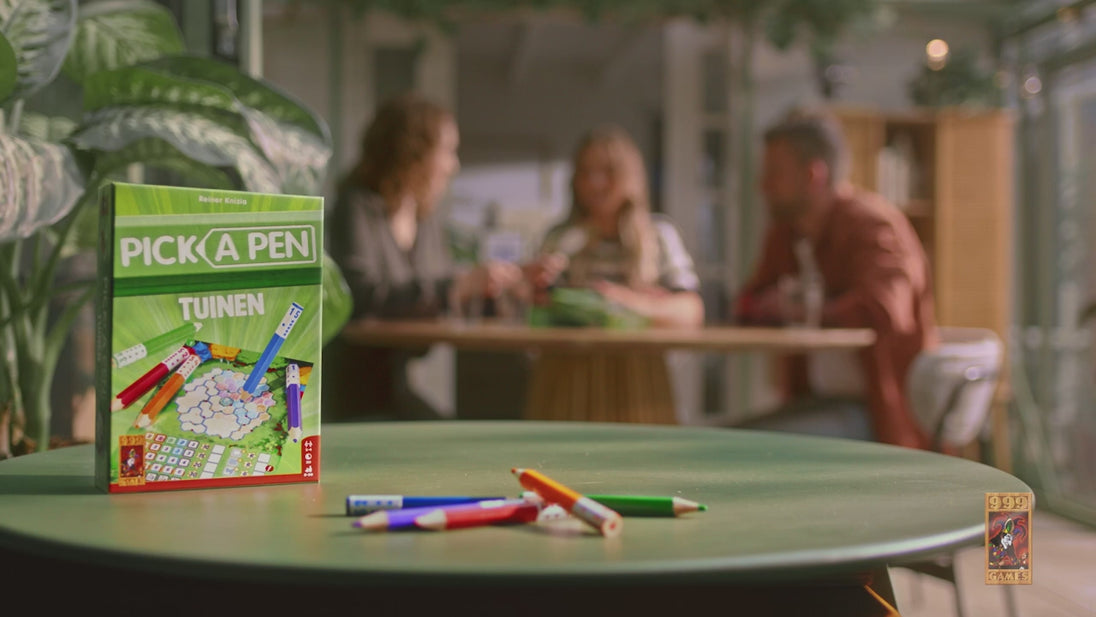 Players in the background, Pick A Pen: Tuinen game in the foreground